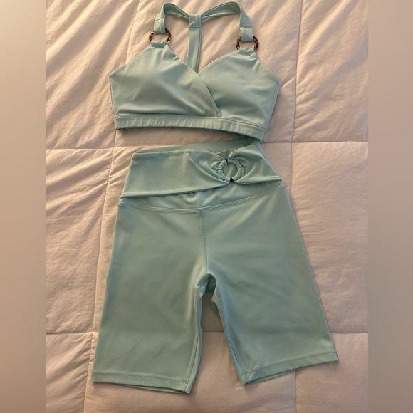 Sea foam green Carbon38 biker shorts and sports bra 🩵🩵🩵 - Picture 7 of 7